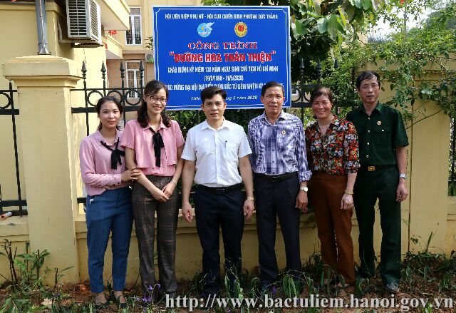 Phường Đức Thắng gắn biển công trình “Đường hoa thân thiện”